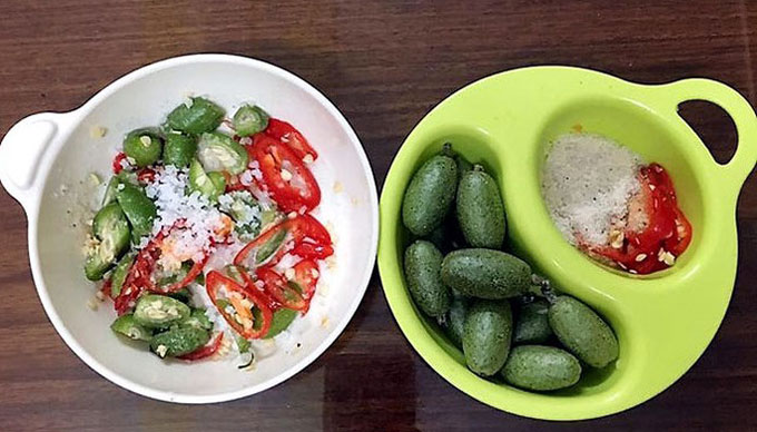 Nhót xanh chua loét, giá cao tới 200.000 đồng/kg vẫn cháy hàng